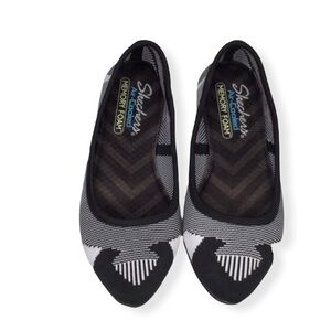 Skechers Cleo Wham Flats in Black/White US 6.5.